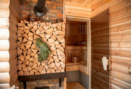 Wie man den perfekten Holztyp für dein Sauna-Erlebnis auswählt.