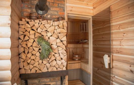 Wasser-Eimer und Schöpfkellen: Traditionelle Sauna-Accessoires